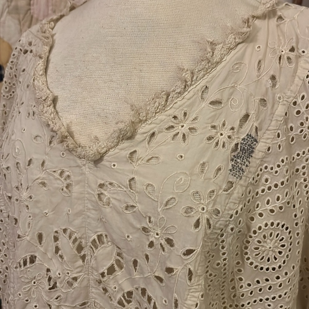 Magnolia Pearl Eyelet Selah Blouse in Moonlight Top - Picture 3 of 14